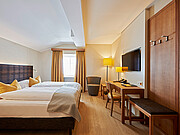 Hotelzimmer mit moderner und hochwertiger Ausstattung