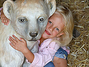 Das Bärenland - Mädchen mit Bär